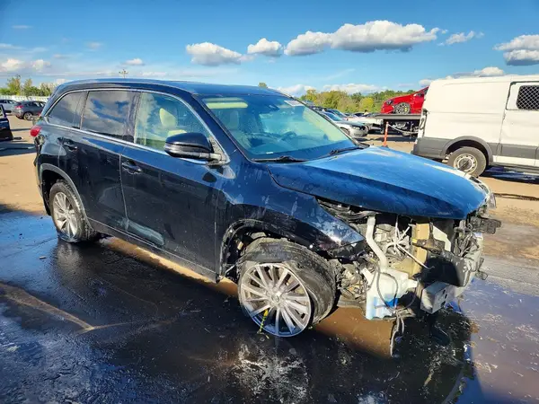 5TDJZRFH0JS557792 — 2018 Toyota Highlander, фото 4 с аукциона Copart, Передняя часть