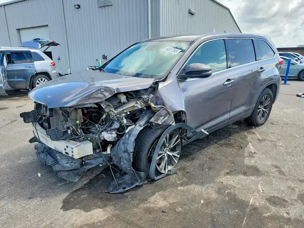 5TDZZRFHXJS243649 — 2018 Toyota Highlander, Передняя часть (Front End), фото до ремонта