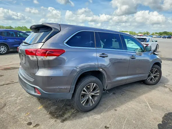 5TDZZRFHXJS243649 — 2018 Toyota Highlander, фото 3 с аукциона Copart, Передняя часть