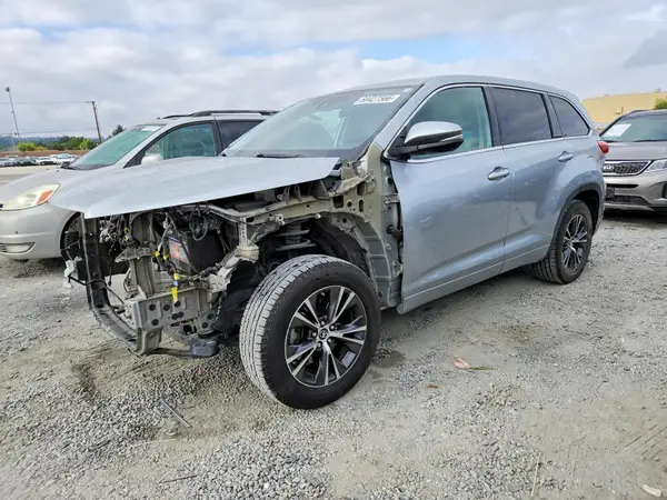 5TDZARFH3JS034342 — 2018 Toyota Highlander, Передняя часть (Front End), фото до ремонта