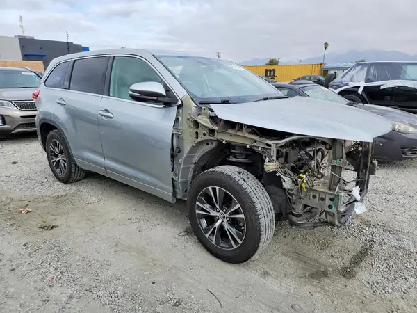 5TDZARFH3JS034342 — 2018 Toyota Highlander, фото 4 с аукциона Copart, Передняя часть