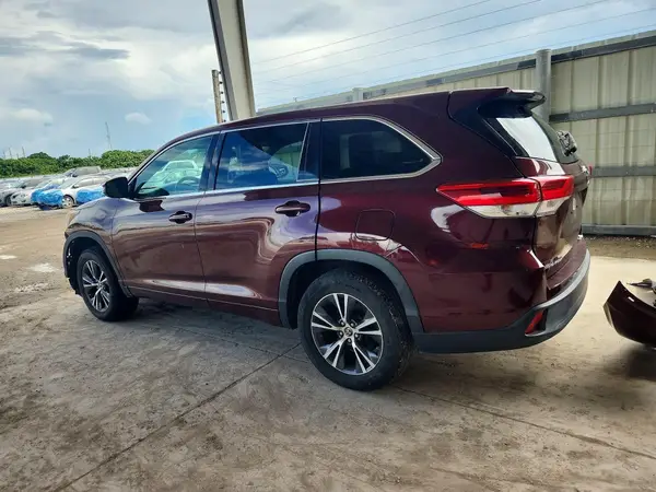 5TDZARFHXJS036959 — 2018 Toyota Highlander, фото 2 с аукциона Copart 30.09.2026, Передняя часть
