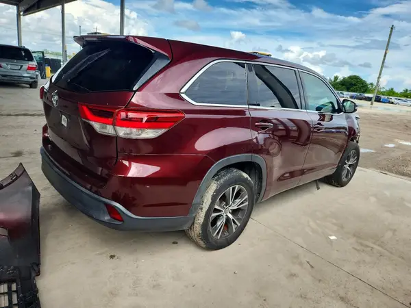 5TDZARFHXJS036959 — 2018 Toyota Highlander, фото 3 с аукциона Copart 30.09.2026, Передняя часть