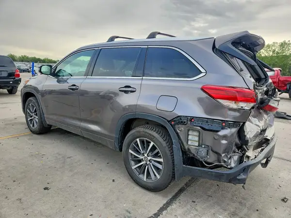5TDJZRFH3JS543692 — 2018 Toyota Highlander, фото 2 с аукциона Copart, Задняя часть