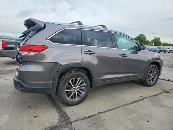5TDJZRFH3JS543692 — 2018 Toyota Highlander, фото 3 с аукциона Copart, Задняя часть