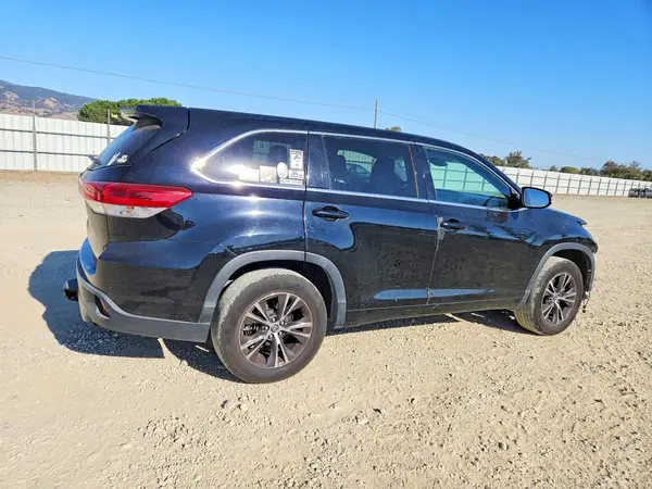 5TDZZRFH3JS258901 — 2018 Toyota Highlander, фото 3 с аукциона Copart, Передняя часть