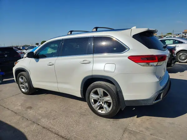 5TDYZRFH4JS237695 — 2018 Toyota Highlander, фото 2 с аукциона Copart 12.10.2026, Естественный износ