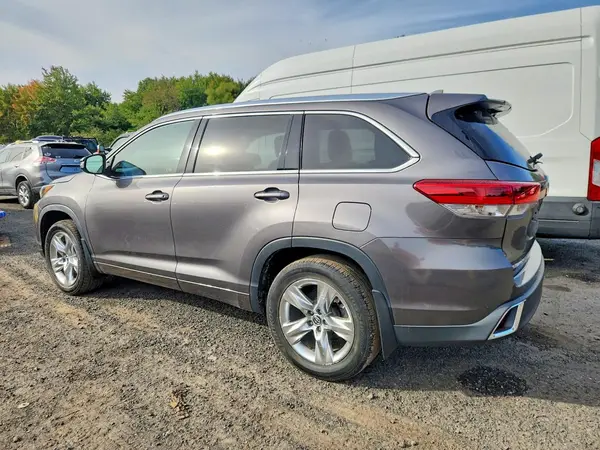 5TDDZRFH5JS488353 — 2018 Toyota Highlander, фото 2 с аукциона Copart 09.10.2026, Мелкие вмятины и царапины