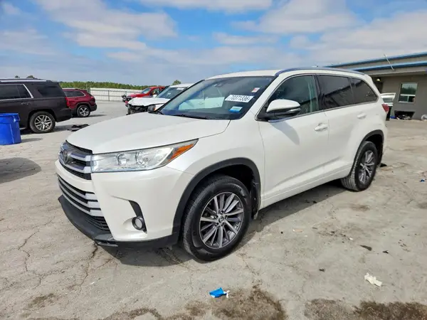 5TDJZRFH6JS801879 — 2018 Toyota Highlander, Мелкие вмятины и царапины (Minor Dent/Scratches), фото до ремонта