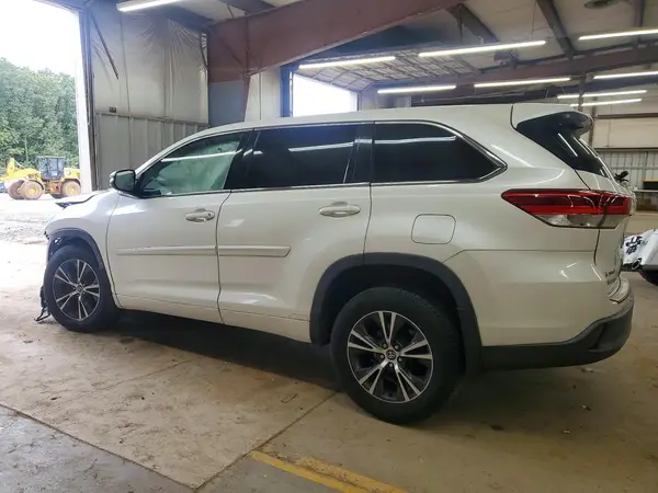 5TDBZRFH1JS812325 — 2018 Toyota Highlander, фото 2 с аукциона Copart, Передняя часть