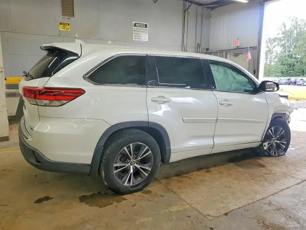 5TDBZRFH1JS812325 — 2018 Toyota Highlander, фото 3 с аукциона Copart, Передняя часть