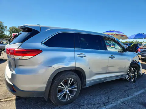 2018 Toyota Highlander VIN 5TDBZRFH8JS807414 фото 3