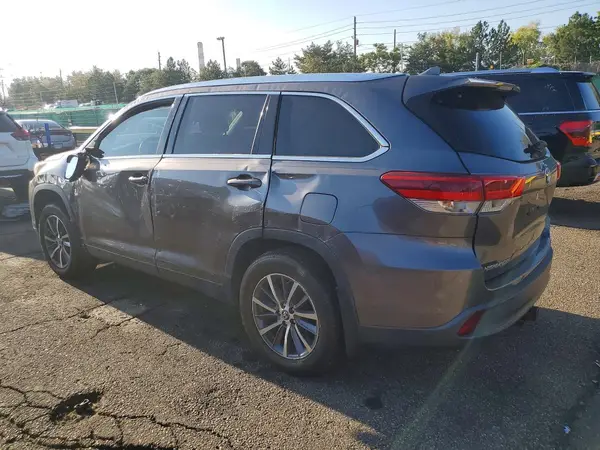 5TDJZRFH9KS989718 — 2019 Toyota Highlander, фото 2 с аукциона Copart 13.10.2026, Боковая часть