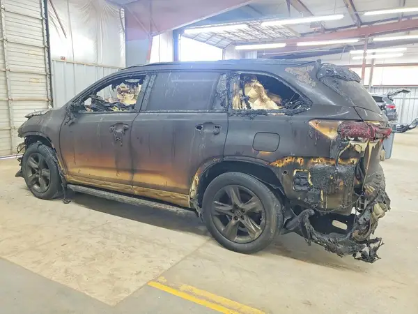 5TDDZRFH4KS979644 — 2019 Toyota Highlander, фото 2 с аукциона Copart 07.10.2026, Пожар