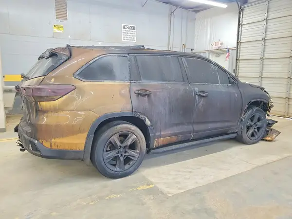 5TDDZRFH4KS979644 — 2019 Toyota Highlander, фото 3 с аукциона Copart 07.10.2026, Пожар