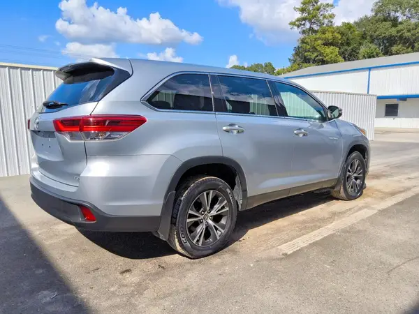 5TDBZRFH0KS962931 — 2019 Toyota Highlander, фото 3 с аукциона Copart 03.10.2026, Механические повреждения