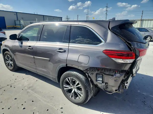 5TDZZRFH4KS324258 — 2019 Toyota Highlander, фото 2 с аукциона Copart, Задняя часть