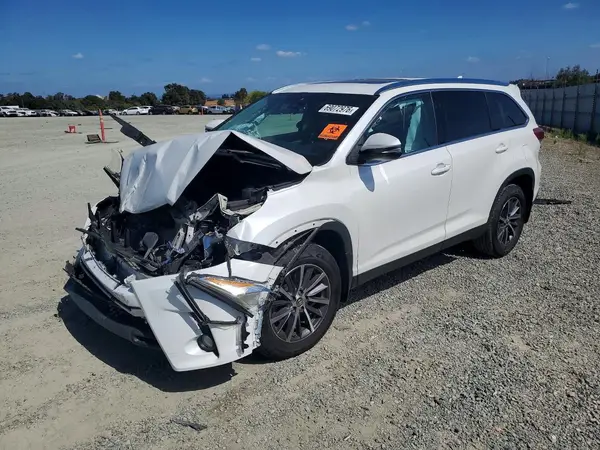 5TDKZRFH7KS338172 — 2019 Toyota Highlander, Передняя часть (Front End), фото до ремонта