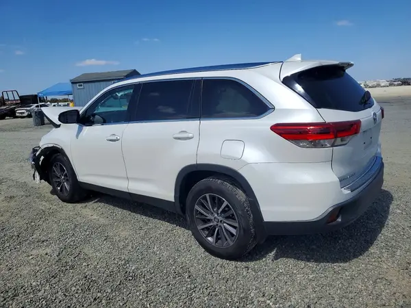 5TDKZRFH7KS338172 — 2019 Toyota Highlander, фото 2 с аукциона Copart, Передняя часть