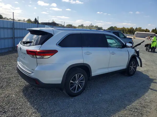 5TDKZRFH7KS338172 — 2019 Toyota Highlander, фото 3 с аукциона Copart, Передняя часть