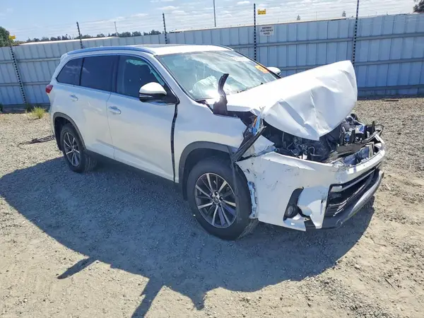 5TDKZRFH7KS338172 — 2019 Toyota Highlander, фото 4 с аукциона Copart, Передняя часть