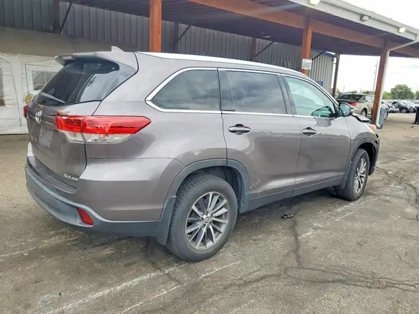 5TDJZRFH5KS593222 — 2019 Toyota Highlander, фото 3 с аукциона Copart, Передняя часть
