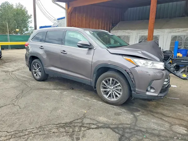 5TDJZRFH5KS593222 — 2019 Toyota Highlander, фото 4 с аукциона Copart, Передняя часть
