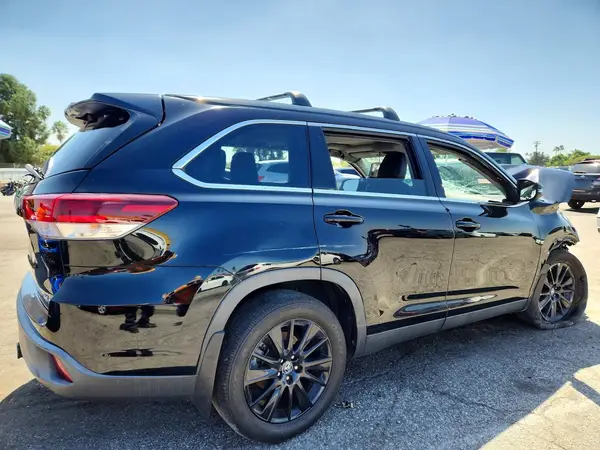 5TDJZRFH0KS732317 — 2019 Toyota Highlander, фото 3 с аукциона Copart, Передняя часть