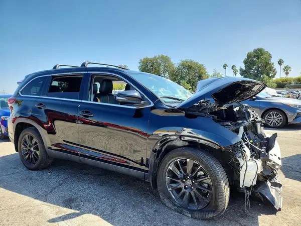 5TDJZRFH0KS732317 — 2019 Toyota Highlander, фото 4 с аукциона Copart, Передняя часть