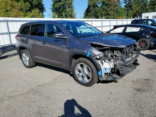 5TDDGRFH9KS073673 — 2019 Toyota Highlander, фото 4 с аукциона Copart, Передняя часть