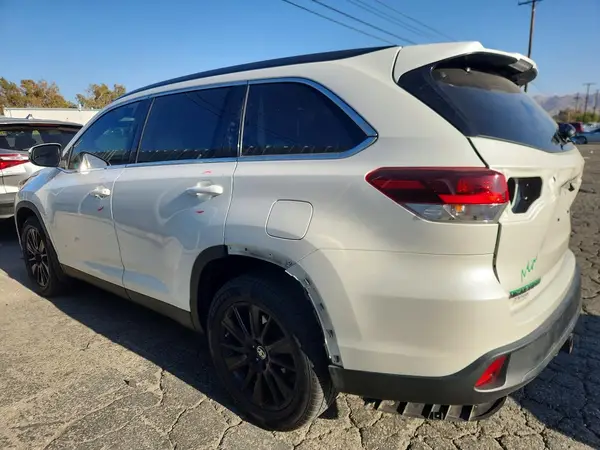 5TDJZRFH9KS629896 — 2019 Toyota Highlander, фото 2 с аукциона Copart 28.09.2026, Задняя часть