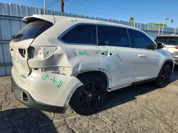 5TDJZRFH9KS629896 — 2019 Toyota Highlander, фото 3 с аукциона Copart 28.09.2026, Задняя часть
