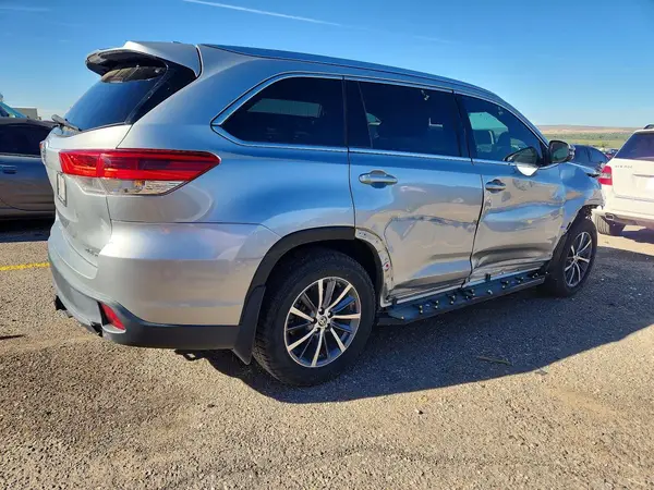 5TDJZRFH0KS627230 — 2019 Toyota Highlander, фото 3 с аукциона Copart, Боковая часть