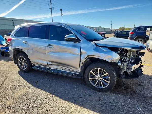 5TDJZRFH0KS627230 — 2019 Toyota Highlander, фото 4 с аукциона Copart, Боковая часть
