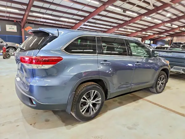 5TDBZRFH3KS986561 — 2019 Toyota Highlander, фото 3 с аукциона Copart 05.10.2026, Задняя часть