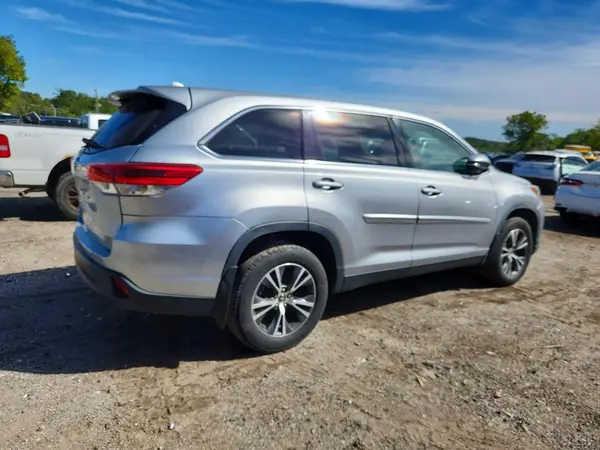 5TDBZRFHXKS938894 — 2019 Toyota Highlander, фото 3 с аукциона Copart 06.10.2026, Мелкие вмятины и царапины