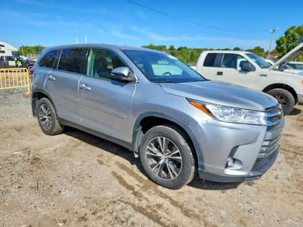5TDBZRFHXKS938894 — 2019 Toyota Highlander, фото 4 с аукциона Copart 06.10.2026, Мелкие вмятины и царапины