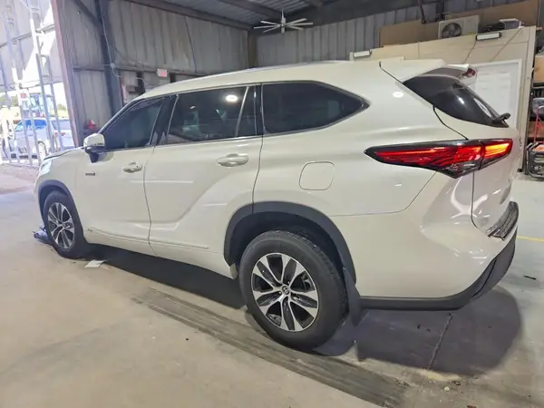 5TDGBRCH8LS507633 — 2020 Toyota Highlander, фото 2 с аукциона Copart, Передняя часть