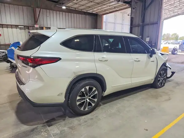 5TDGBRCH8LS507633 — 2020 Toyota Highlander, фото 3 с аукциона Copart, Передняя часть