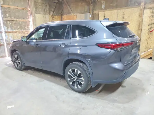 5TDGZRBH2MS526256 — 2021 Toyota Highlander, фото 2 с аукциона Copart, Град