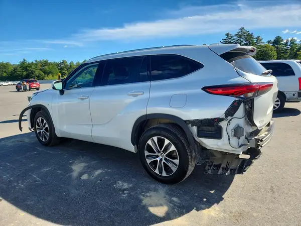5TDGZRBH8NS241918 — 2022 Toyota Highlander, фото 2 с аукциона Copart, Задняя часть