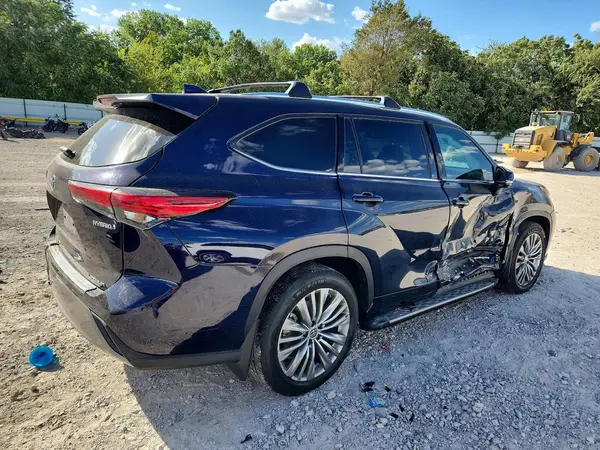 5TDEBRCH6NS082665 — 2022 Toyota Highlander, фото 3 с аукциона Copart, Боковая часть