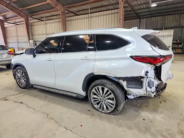 5TDFZRAH0NS130972 — 2022 Toyota Highlander, фото 2 с аукциона Copart, Передняя часть