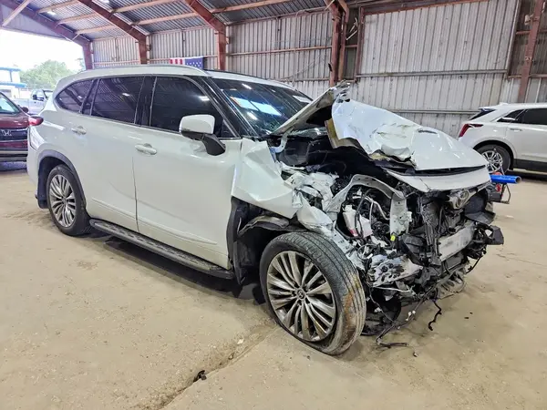 5TDFZRAH0NS130972 — 2022 Toyota Highlander, фото 4 с аукциона Copart, Передняя часть