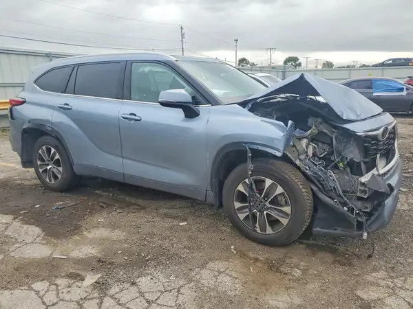 5TDGZRBH3NS186973 — 2022 Toyota Highlander, фото 4 с аукциона Copart, Передняя часть