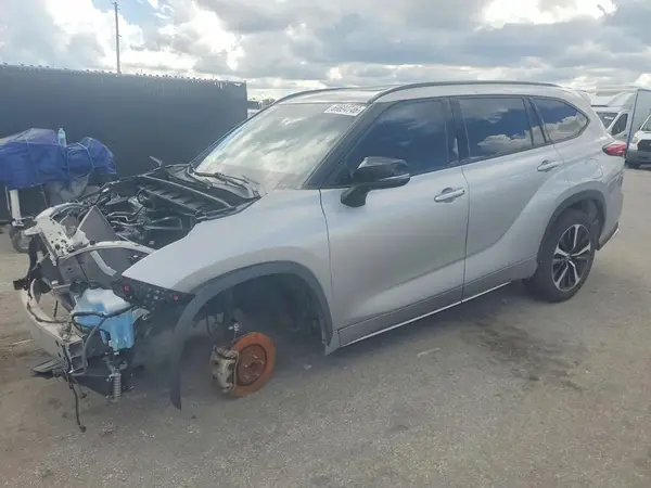 5TDLZRAH5NS116908 — 2022 Toyota Highlander, Разукомплектован (Stripped), фото до ремонта