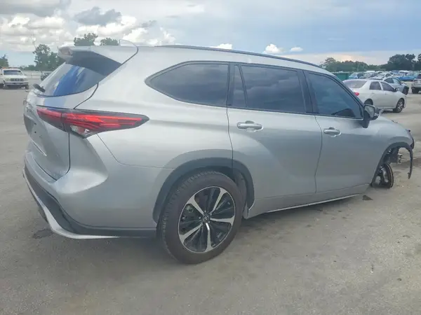 5TDLZRAH5NS116908 — 2022 Toyota Highlander, фото 3 с аукциона Copart 13.10.2026, Разукомплектован