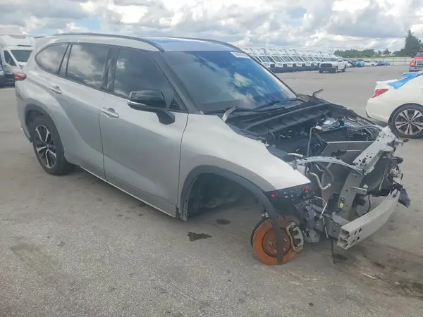 5TDLZRAH5NS116908 — 2022 Toyota Highlander, фото 4 с аукциона Copart 13.10.2026, Разукомплектован
