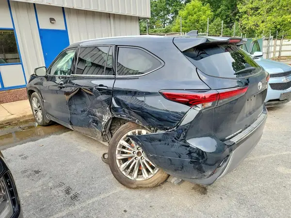 5TDKDRBH8PS518515 — 2023 Toyota Highlander, фото 2 с аукциона Copart, Боковая часть