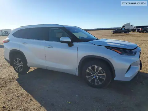 5TDKDRBH9PS005774 — 2023 Toyota Highlander, фото 4 с аукциона Copart, Передняя часть
